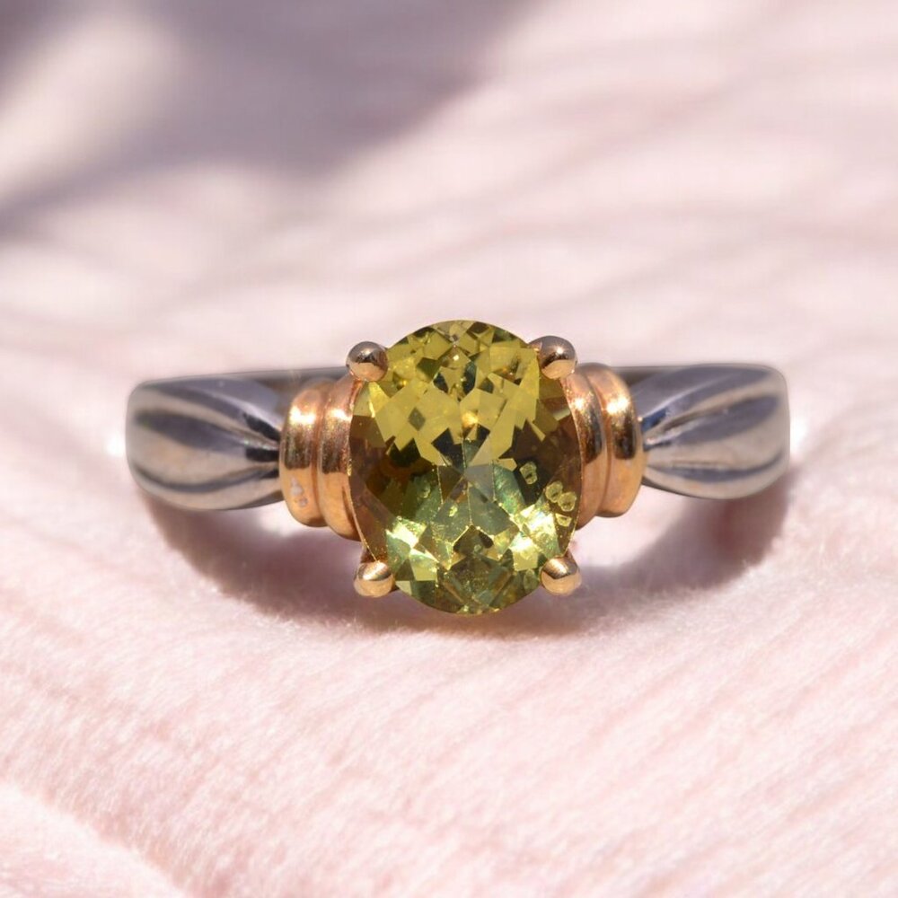 Peridot Ring in Yellow and White Gold - Picture 11 of 11